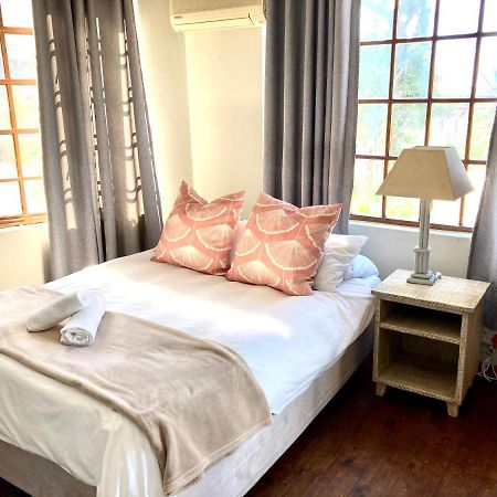 Mangolds Guest House พอร์ตเอลิซาเบธ ภายนอก รูปภาพ